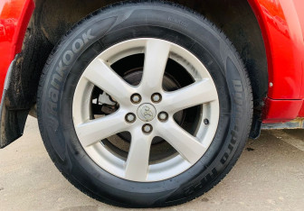 Подержанный автомобиль Toyota RAV4 2007 года (12 фото)