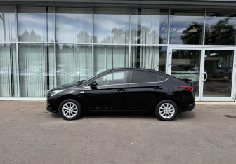 Подержанный автомобиль Hyundai Solaris Sedan 2021 года (8 фото)