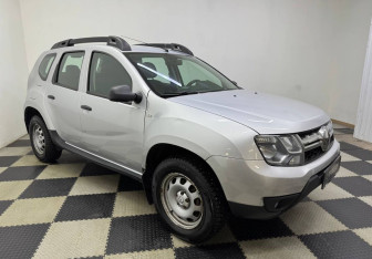 Подержанный автомобиль Renault Duster 2016 года (3 фото)