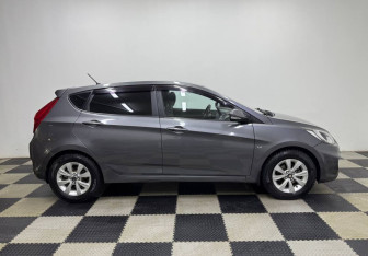 Подержанный автомобиль Hyundai Solaris Hatchback 2012 года (4 фото)