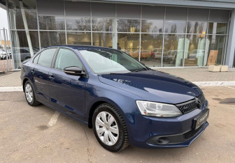 Подержанный автомобиль Volkswagen Jetta Sedan 2012 года (3 фото)
