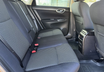 Подержанный автомобиль Nissan Sentra Sedan 2015 года (11 фото)