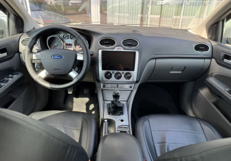 Подержанный автомобиль Ford Focus Hatchback 2011 года (9 фото)