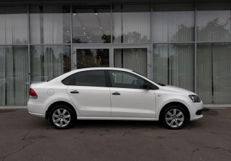 Подержанный автомобиль Volkswagen Polo Sedan 2013 года (4 фото)