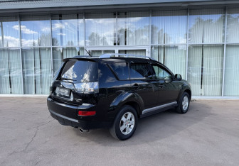 Подержанный автомобиль Mitsubishi Outlander 2007 года (5 фото)