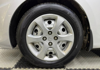 Подержанный автомобиль Hyundai Solaris Sedan 2011 года (12 фото)