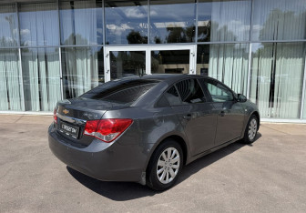 Подержанный автомобиль Chevrolet Cruze Sedan 2012 года (5 фото)