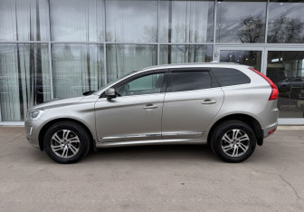 Подержанный автомобиль Volvo XC60 2016 года (8 фото)