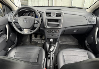 Подержанный автомобиль Renault Sandero 2016 года (9 фото)