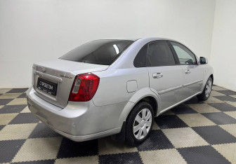 Подержанный автомобиль Chevrolet Lacetti Sedan 2011 года (5 фото)