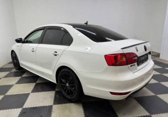 Подержанный автомобиль Volkswagen Jetta Sedan 2012 года (7 фото)