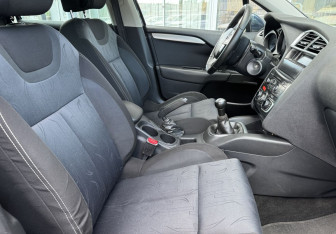 Подержанный автомобиль Citroen C4 Hatchback 2012 года (10 фото)