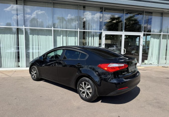 Подержанный автомобиль Kia Cerato Sedan 2014 года (7 фото)