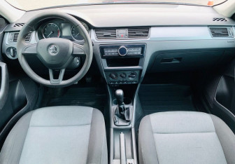 Подержанный автомобиль Skoda Rapid Liftback 2016 года (10 фото)