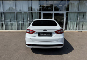 Подержанный автомобиль Ford Mondeo Sedan 2015 года (6 фото)