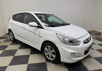 Подержанный автомобиль Hyundai Solaris Hatchback 2014 года (3 фото)