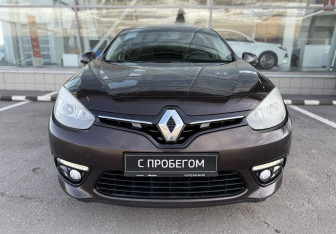 Подержанный автомобиль Renault Fluence 2014 года (2 фото)
