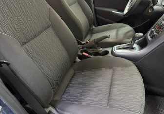 Подержанный автомобиль Opel Astra Sedan 2013 года (9 фото)