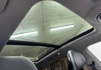 Подержанный автомобиль Geely Atlas 2023 года (12 фото)