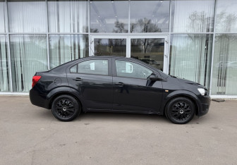 Подержанный автомобиль Chevrolet Aveo Sedan 2012 года (4 фото)