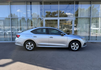 Подержанный автомобиль Skoda Octavia Liftback 2021 года (4 фото)