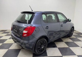Подержанный автомобиль Skoda Fabia Hatchback 2012 года (5 фото)