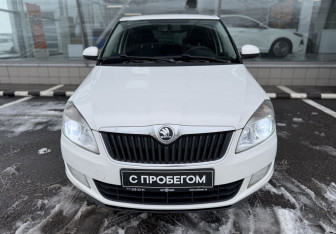 Подержанный автомобиль Skoda Fabia Hatchback 2014 года (2 фото)