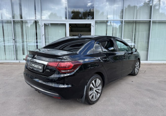 Подержанный автомобиль Citroen C4 Sedan 2016 года (5 фото)