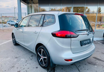 Подержанный автомобиль Opel Zafira Compactvan 2012 года (7 фото)