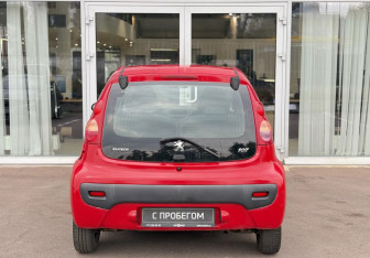 Подержанный автомобиль Peugeot 107 2008 года (6 фото)