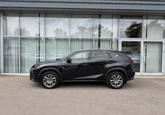 Подержанный автомобиль Lexus NX 2020 года (8 фото)