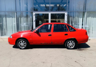Подержанный автомобиль Daewoo Nexia Sedan 2010 года (8 фото)