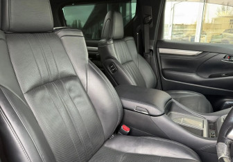 Подержанный автомобиль Toyota Alphard 2018 года (10 фото)