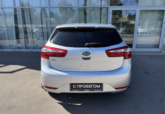 Подержанный автомобиль Kia Rio Hatchback 2013 года (6 фото)
