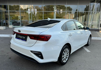 Подержанный автомобиль Kia Cerato Sedan 2021 года (5 фото)
