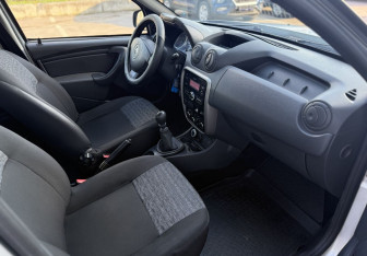 Подержанный автомобиль Renault Duster 2014 года (10 фото)
