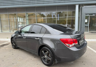 Подержанный автомобиль Chevrolet Cruze Sedan 2010 года (7 фото)