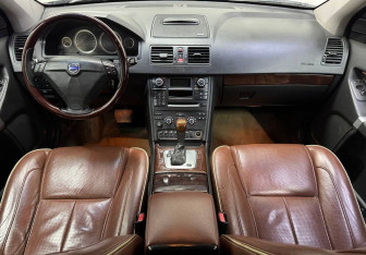 Подержанный автомобиль Volvo XC90 2013 года (10 фото)