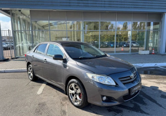 Подержанный автомобиль Toyota Corolla Sedan 2008 года (3 фото)