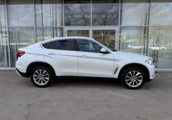Подержанный автомобиль BMW X6 2019 года (4 фото)