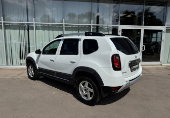 Подержанный автомобиль Renault Duster 2015 года (7 фото)
