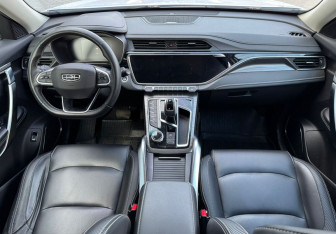 Подержанный автомобиль Geely Atlas Pro 2022 года (10 фото)