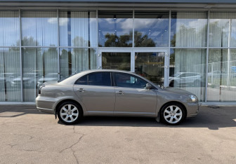 Подержанный автомобиль Toyota Avensis Sedan 2006 года (4 фото)