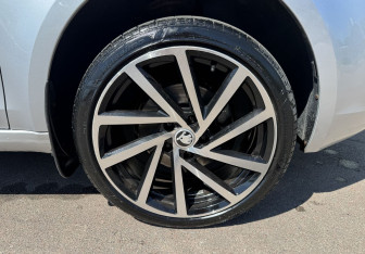 Подержанный автомобиль Skoda Octavia Liftback 2017 года (12 фото)