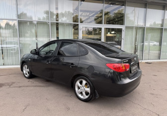 Подержанный автомобиль Hyundai Elantra Sedan 2008 года (7 фото)