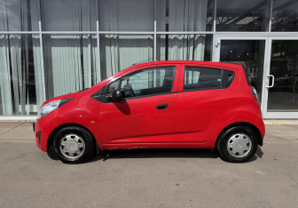 Подержанный автомобиль Chevrolet Spark 2011 года (8 фото)