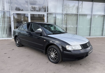 Подержанный автомобиль Volkswagen Passat Sedan 1996 года (3 фото)