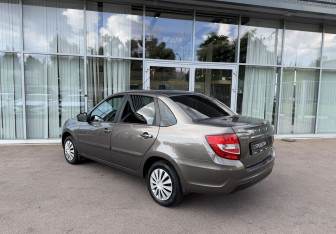 Подержанный автомобиль LADA (ВАЗ) Granta Sedan 2019 года (7 фото)