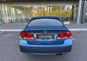 Подержанный автомобиль Honda Civic Sedan 2007 года (6 фото)
