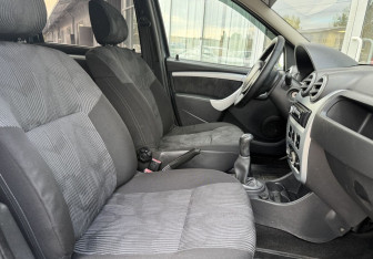 Подержанный автомобиль Renault Logan Sedan 2010 года (10 фото)